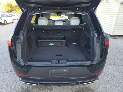 Used 2024 Land Rover Range Rover Sport SE image 9