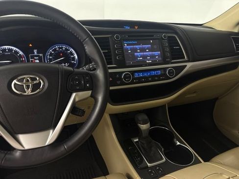 Used 2015 Toyota Highlander XLE AWD/4WD image 23