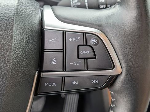 Used 2025 Toyota Highlander Platinum AWD/4WD image 19