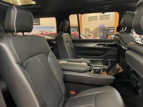 New 2023 Jeep Grand Wagoneer Series II w/ Premium Group II image 17