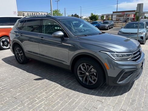 Certified 2023 Volkswagen Tiguan SE w/ Panoramic Sunroof Package AWD/4WD image 9
