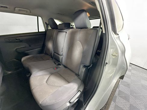 Used 2023 Toyota Highlander L image 26