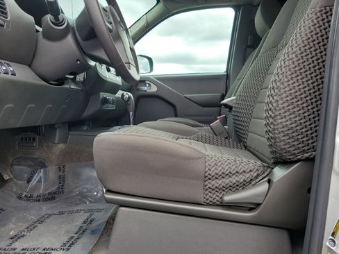 Certified 2017 Nissan Frontier SV w/ SV Value Truck Package image 16