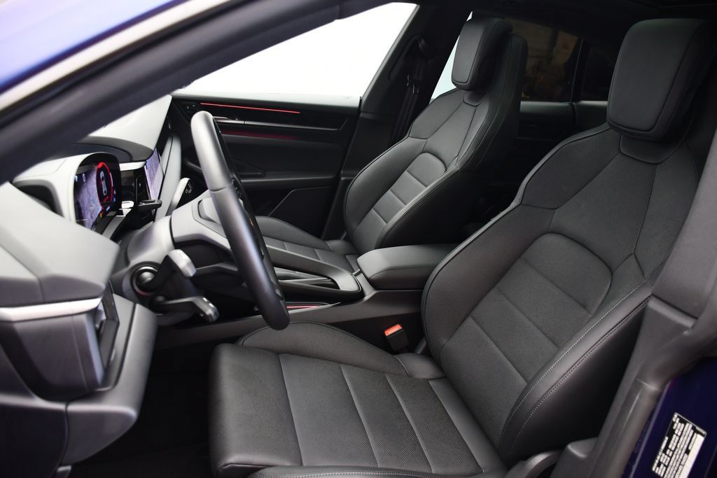 Certified 2025 Porsche Macan 4S Electric AWD/4WD image 5