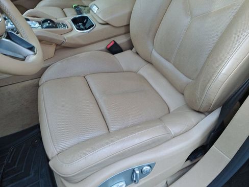 Used 2016 Porsche Cayenne S image 19