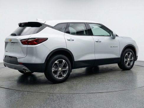 Used 2025 Chevrolet Blazer LT FWD image 9
