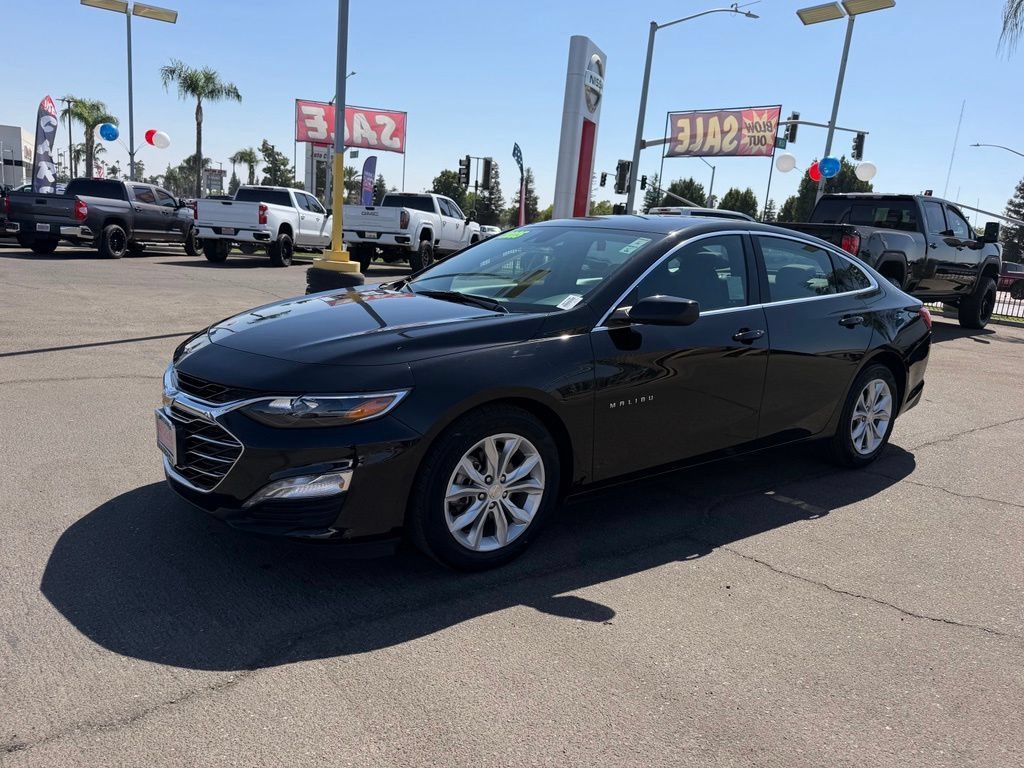 Used 2025 Chevrolet Malibu LT FWD image 3
