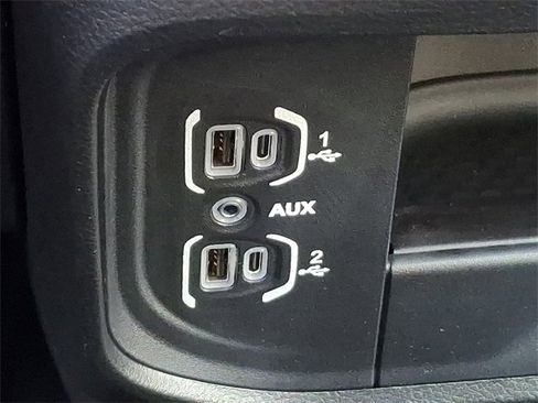 Used 2024 RAM 2500 Tradesman w/ Chrome Appearance Group image 25