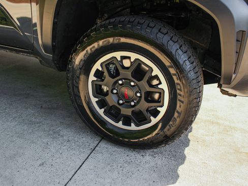 Used 2025 Toyota Tacoma TRD Off-Road AWD/4WD image 13
