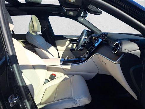 Used 2024 Mercedes-Benz GLC 300 4MATIC image 19