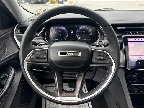 Used 2023 Jeep Grand Cherokee Limited AWD/4WD image 16