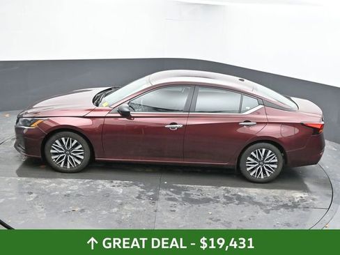 Used 2025 Nissan Altima 2.5 SV image 39