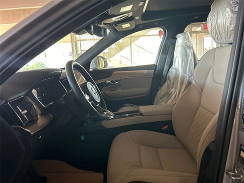New 2026 Volvo XC90 B6 Plus w/ Protection Package Premier image 10
