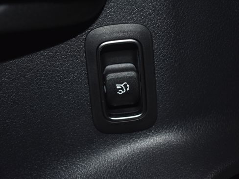 New 2026 Mercedes-Benz GLB 250 4MATIC image 6