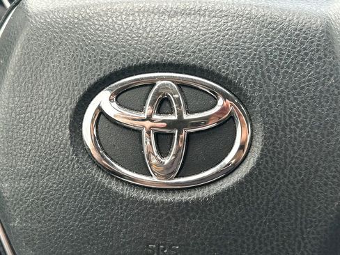 Used 2020 Toyota Camry XLE image 35