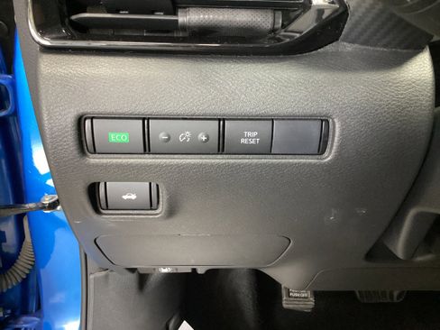 Used 2024 Nissan Sentra SR w/ SR Premium Package FWD image 17