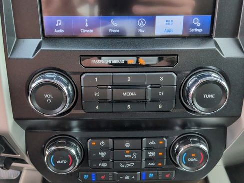 Used 2019 Ford F150 Lariat w/ Trailer Tow Package RWD image 32
