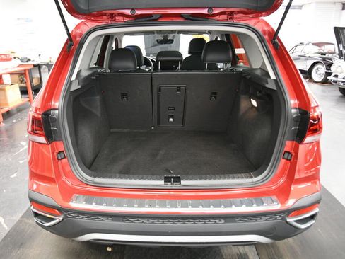 Used 2023 Volkswagen Taos SE w/ Panoramic Sunroof Package AWD/4WD image 23