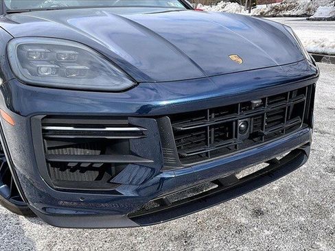 Used 2024 Porsche Cayenne Turbo GT image 5