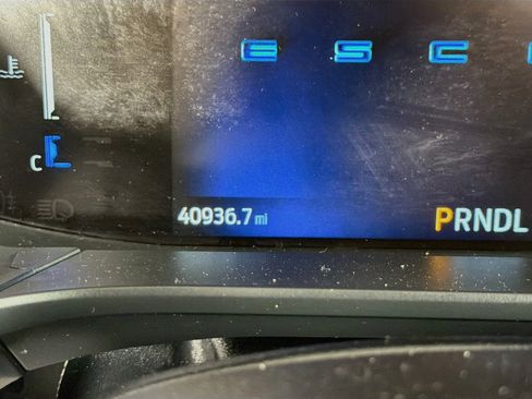 Used 2025 Ford Escape ST-Line FWD image 19
