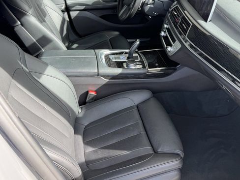 Used 2022 BMW 740i w/ M Sport Package image 20