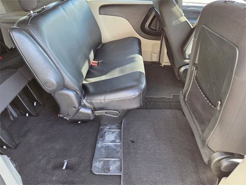 Used 2018 Dodge Grand Caravan SE w/ Rear Park Assist Package image 12