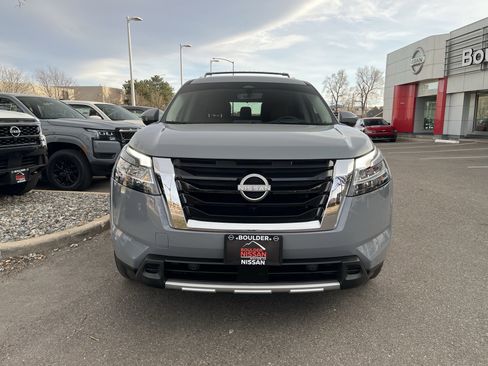 Certified 2024 Nissan Pathfinder Platinum image 5