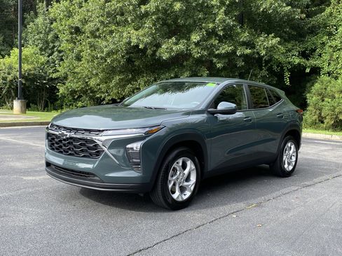 Used 2026 Chevrolet Trax LS w/ LS Convenience Package FWD image 5