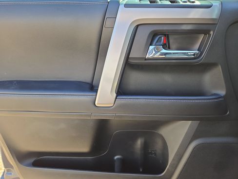 Used 2022 Toyota 4Runner SR5 Premium w/ Moonroof Package RWD image 15