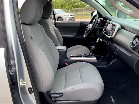 Used 2020 Toyota Tacoma SR5 w/ SR5 Appearance Package (SM) image 9