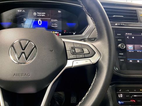 Certified 2023 Volkswagen Tiguan SE w/ Panoramic Sunroof Package AWD/4WD image 24