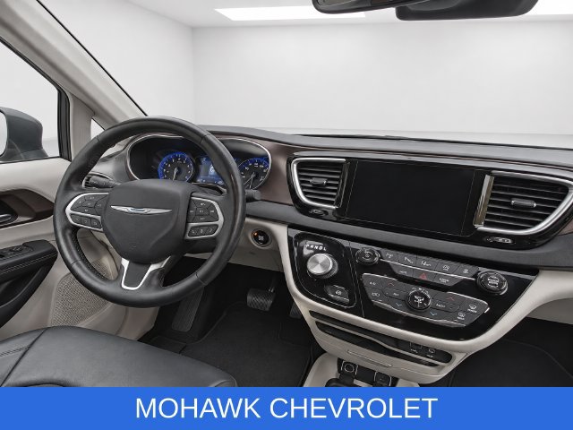 Used 2019 Chrysler Pacifica Touring-L Plus w/ Advanced Safetytec Group FWD image 25