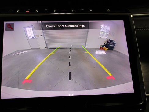 Used 2023 Jeep Grand Cherokee Limited w/ Black Appearance Package image 37