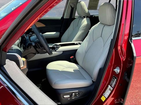 Used 2025 Toyota Grand Highlander AWD image 23