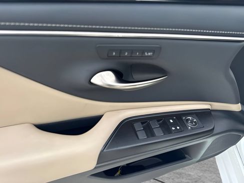Used 2019 Lexus ES 300h w/ Premium Package FWD image 23