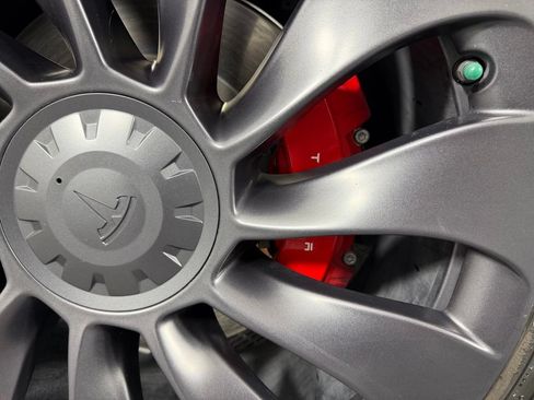 Used 2023 Tesla Model Y Performance AWD/4WD image 15