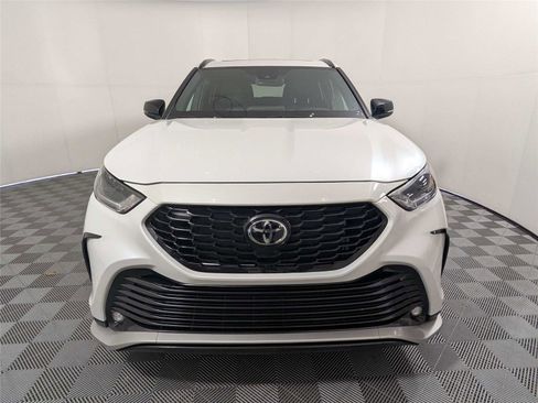 Used 2025 Toyota Highlander XSE image 3