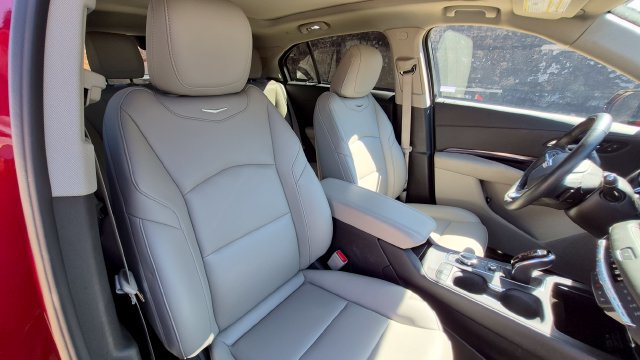 Used 2023 Cadillac XT4 Luxury w/ Cold Weather Package FWD image 20