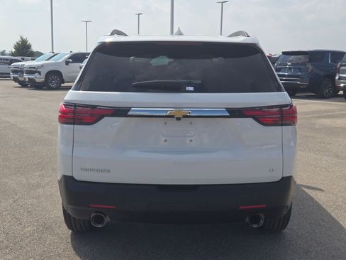 Used 2023 Chevrolet Traverse LT FWD image 4