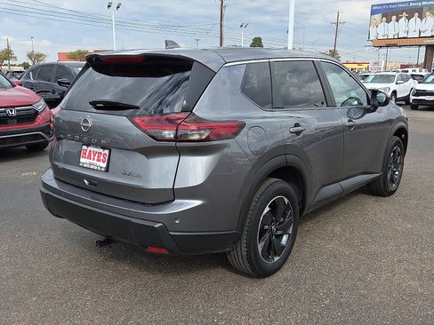 Used 2024 Nissan Rogue SV image 4
