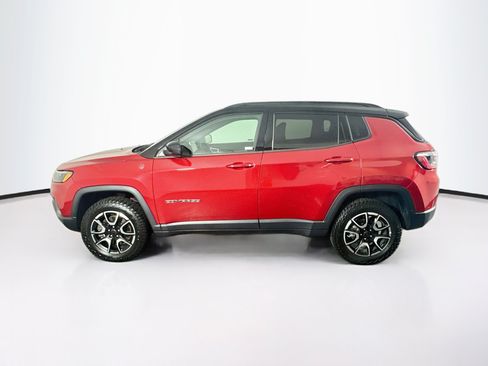 Used 2025 Jeep Compass Trailhawk AWD/4WD image 4