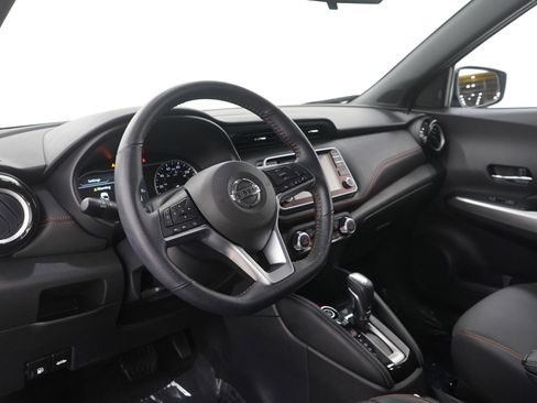Used 2020 Nissan Kicks SR w/ SR Premium Package FWD image 22