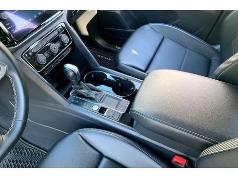 Used 2022 Volkswagen Atlas Cross Sport SE FWD image 16