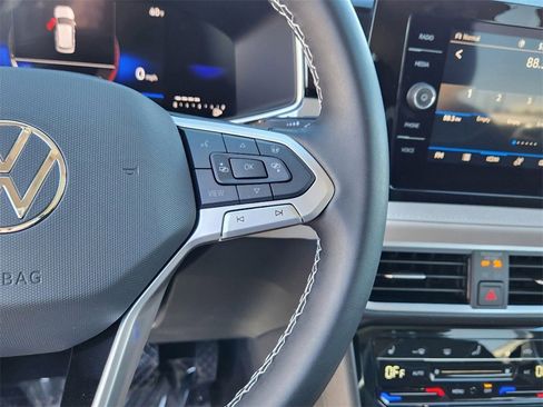 New 2025 Volkswagen Taos SE image 10