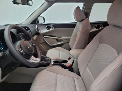 Used 2025 Kia Soul LX w/ LX Technology Package FWD image 17