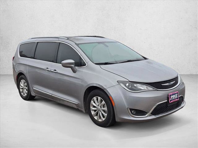 Used 2018 Chrysler Pacifica Touring-L Plus FWD image 3