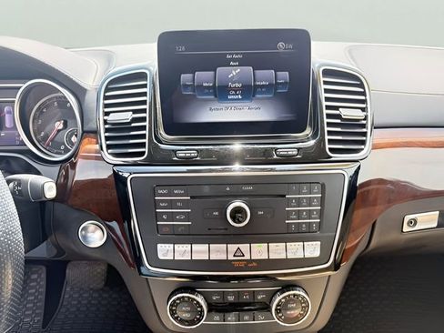 Used 2018 Mercedes-Benz GLS 550 4MATIC image 17