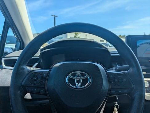 Used 2025 Toyota Corolla LE FWD image 27