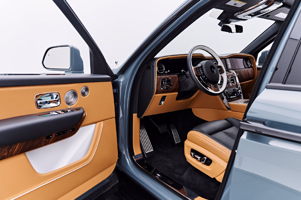 Used 2025 Rolls-Royce Cullinan AWD/4WD image 46