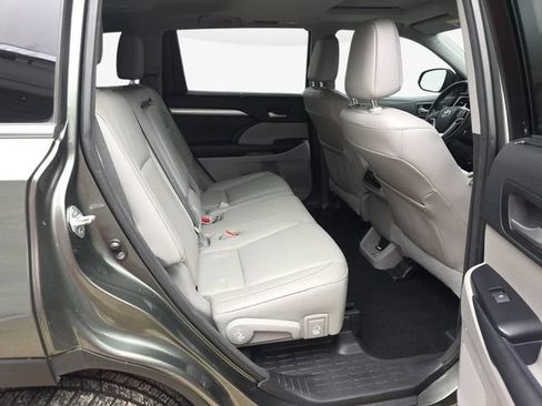 Used 2017 Toyota Highlander XLE FWD image 36